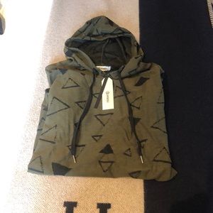 Kuegou men’s h-shirt hoodie.